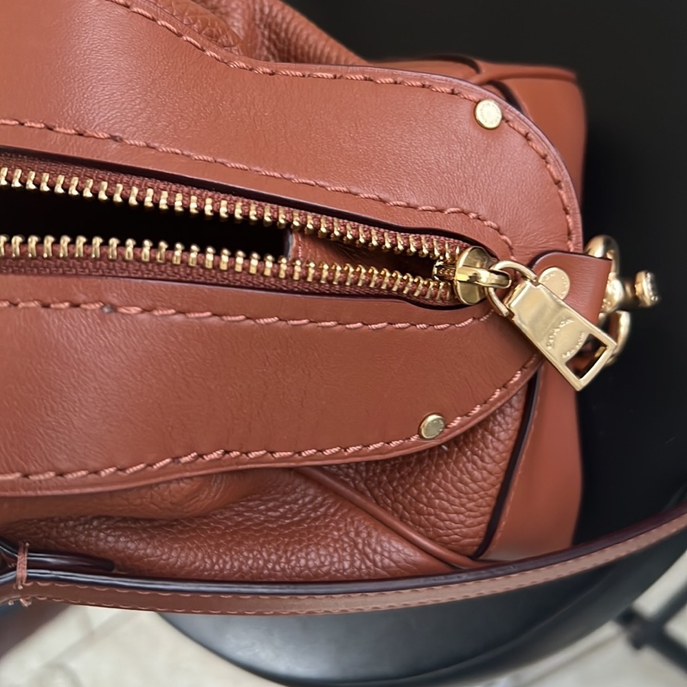 Small size coach purse pretty brown color used once or twice looks like new - Picture 7 of 9